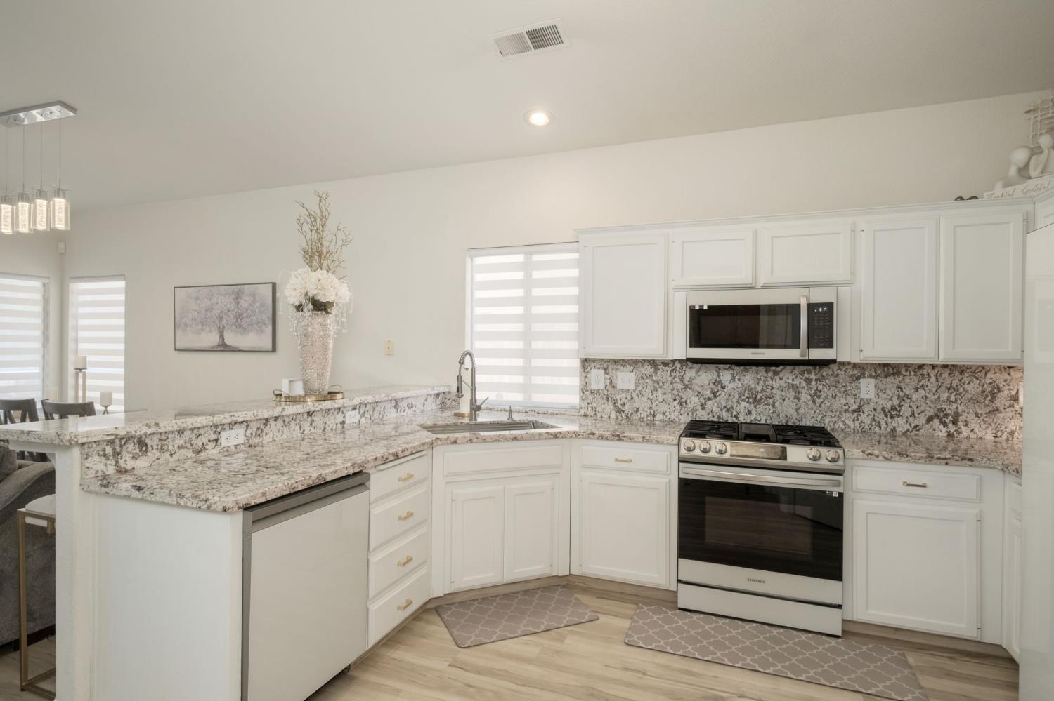 1746 E Chelsea Dr, Fresno, CA 93720