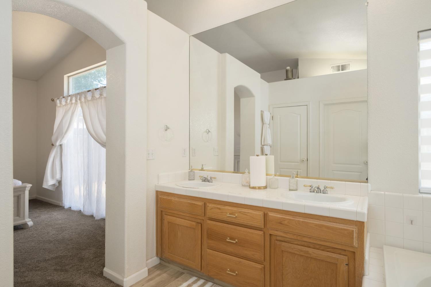 1746 E Chelsea Dr, Fresno, CA 93720