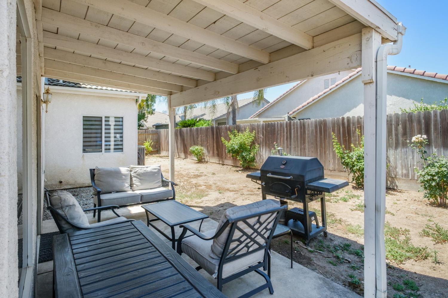 1746 E Chelsea Dr, Fresno, CA 93720