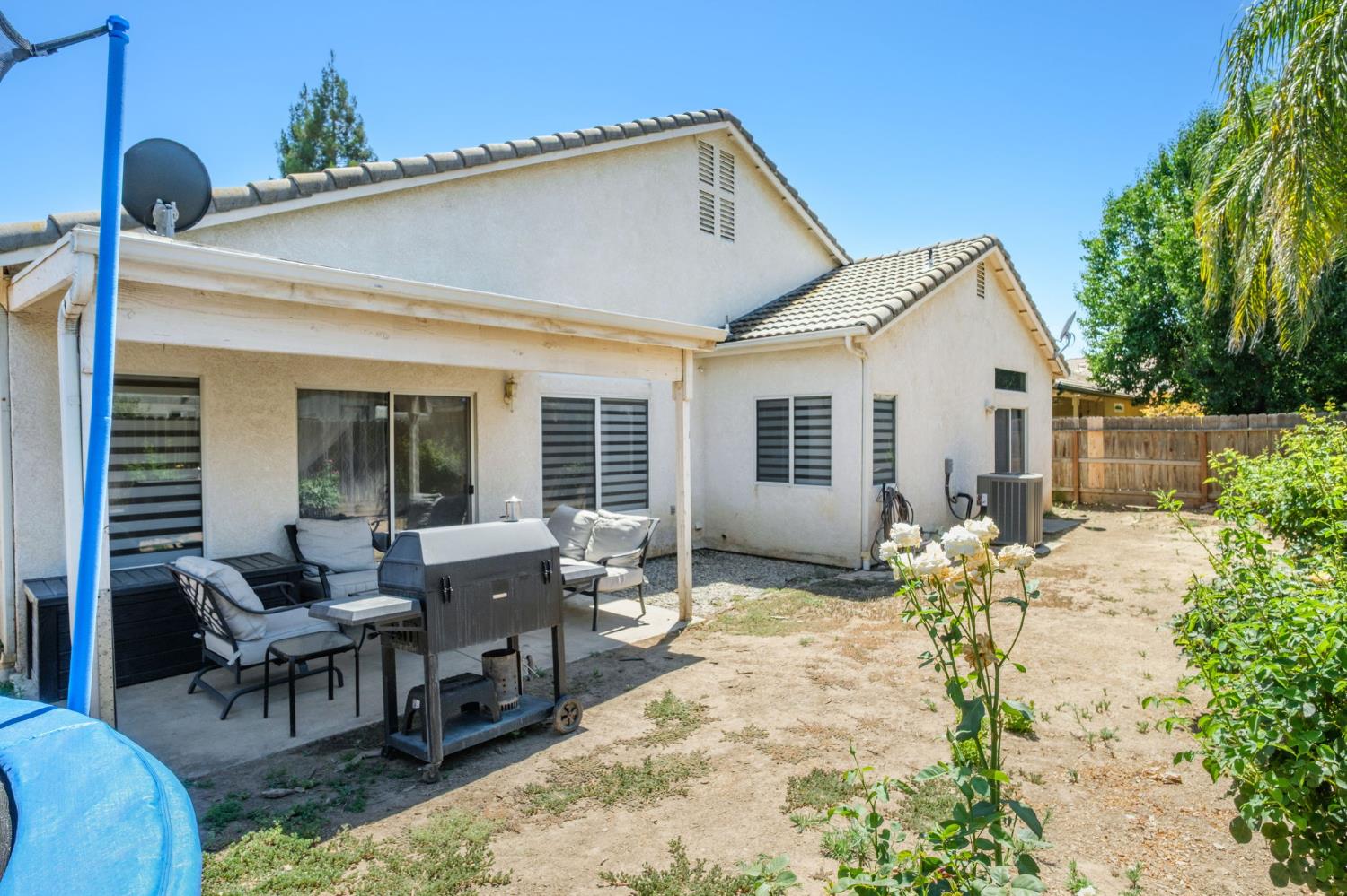 1746 E Chelsea Dr, Fresno, CA 93720