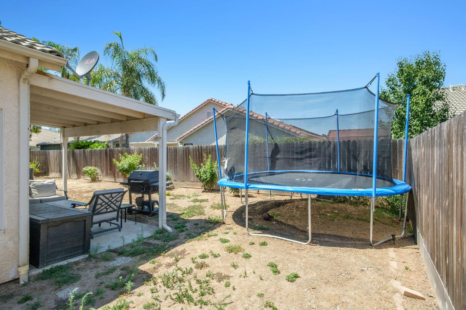 1746 E Chelsea Dr, Fresno, CA 93720