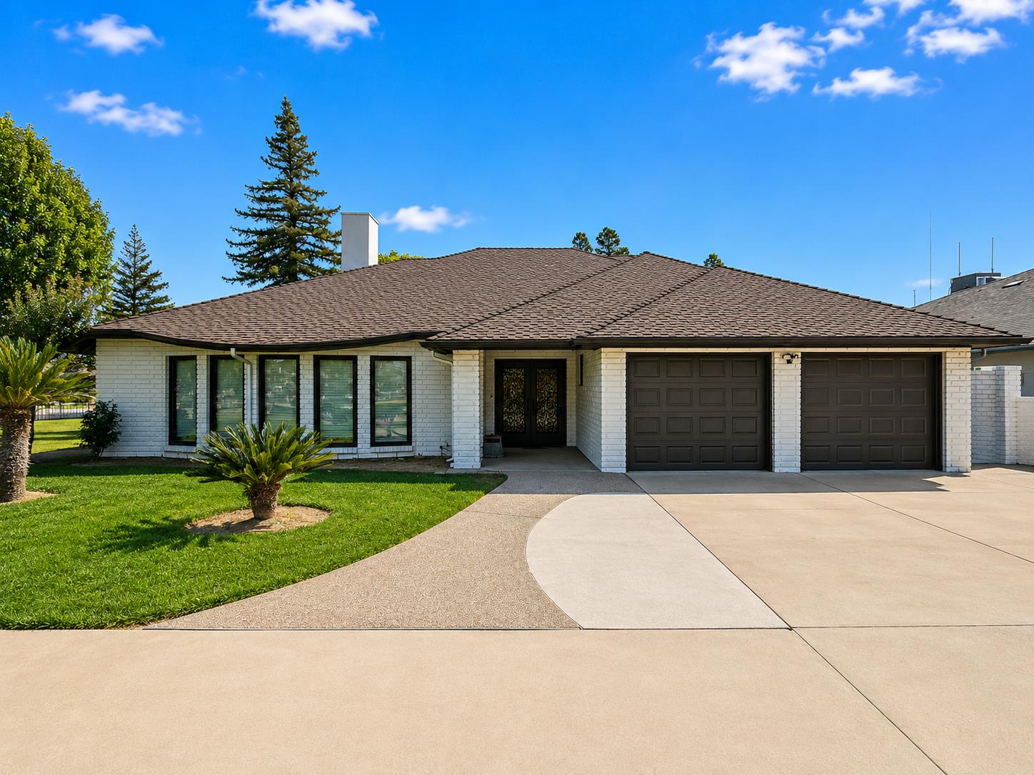 445 E Audubon Dr, Fresno, CA 93720