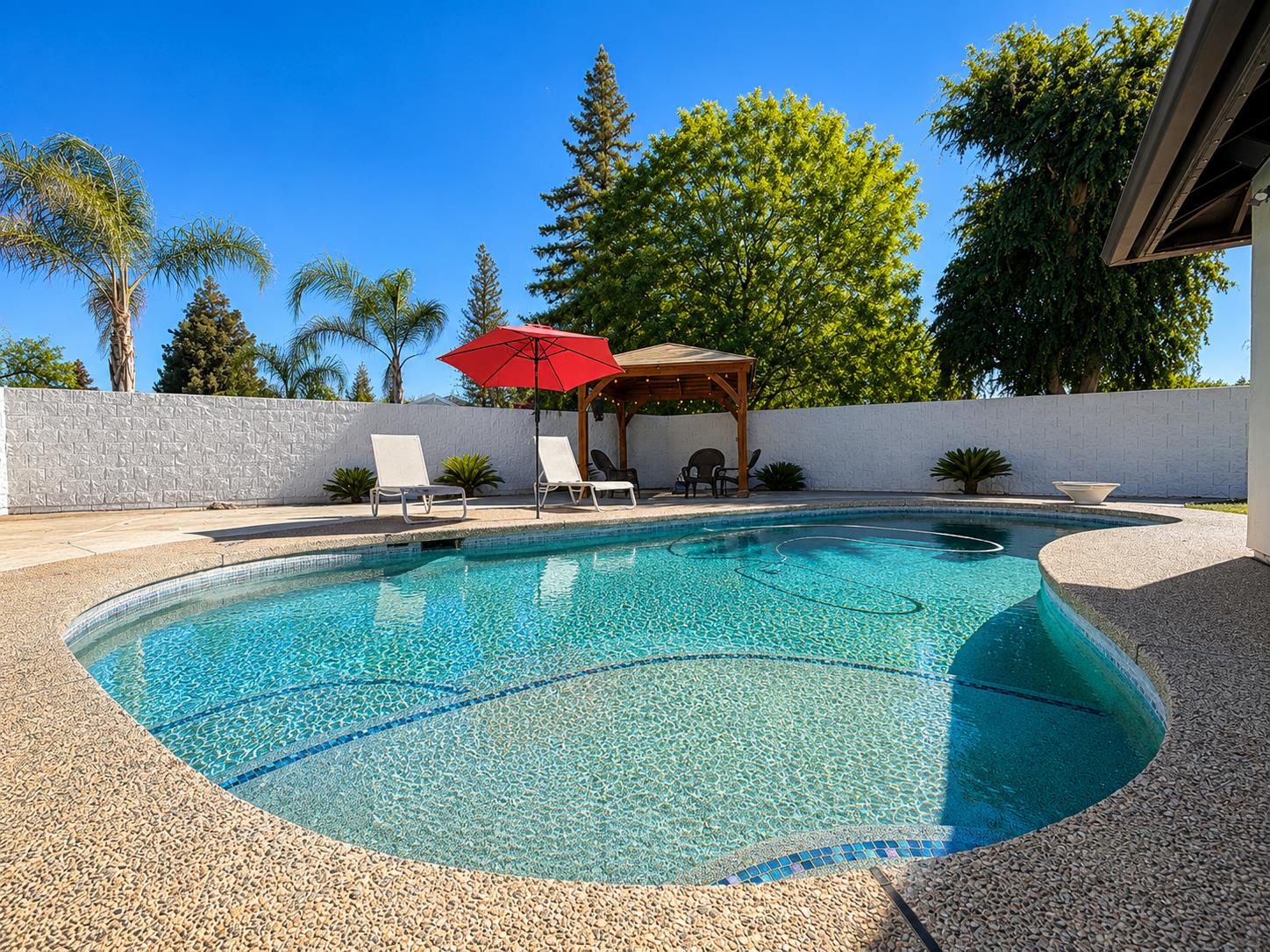 445 E Audubon Dr, Fresno, CA 93720