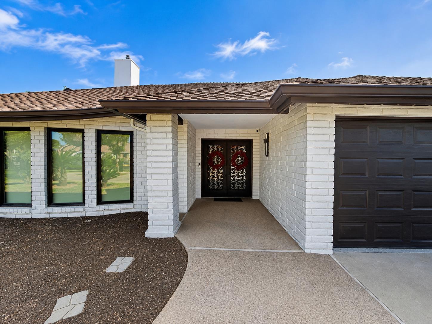 445 E Audubon Dr, Fresno, CA 93720