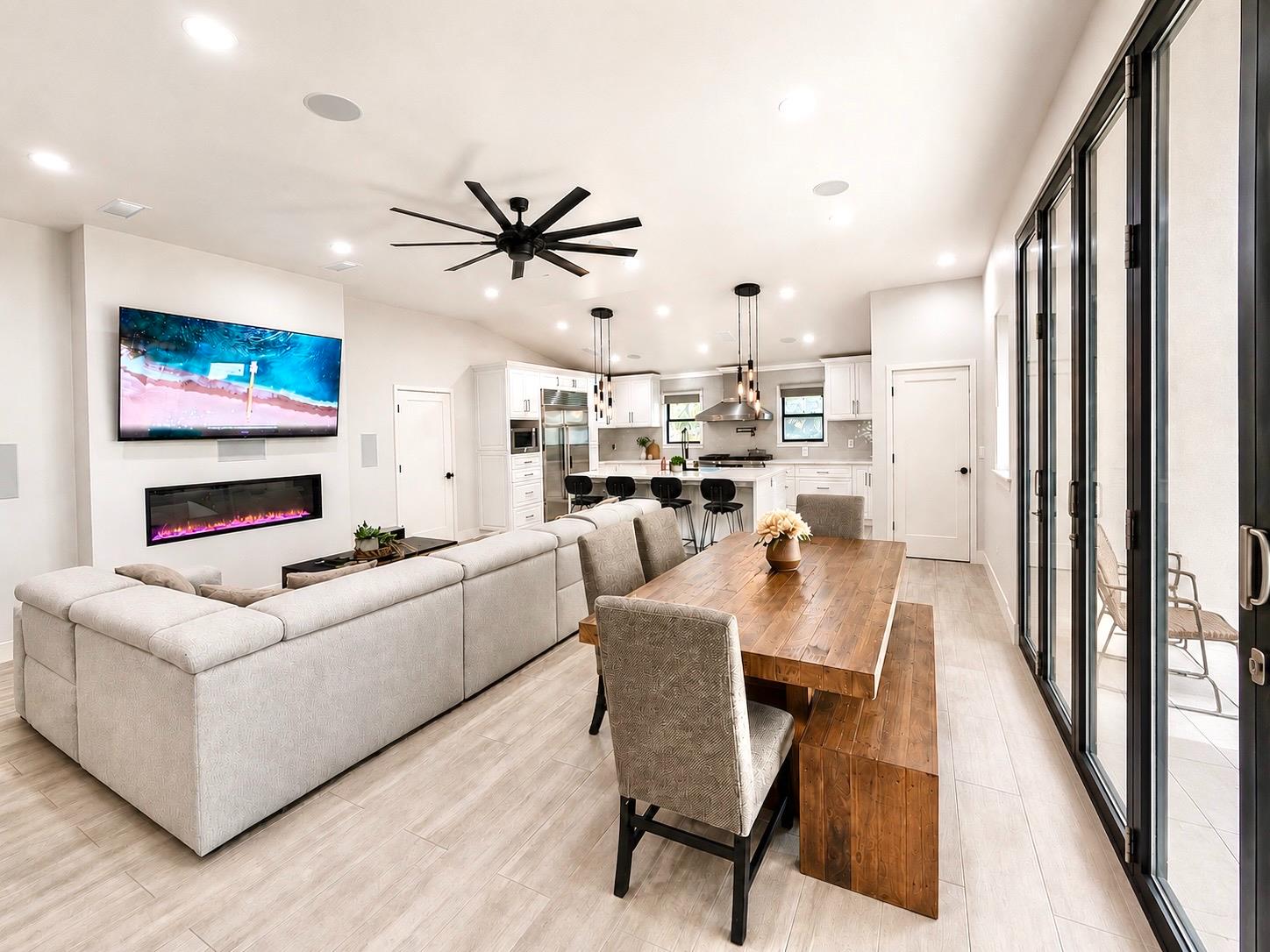 445 E Audubon Dr, Fresno, CA 93720
