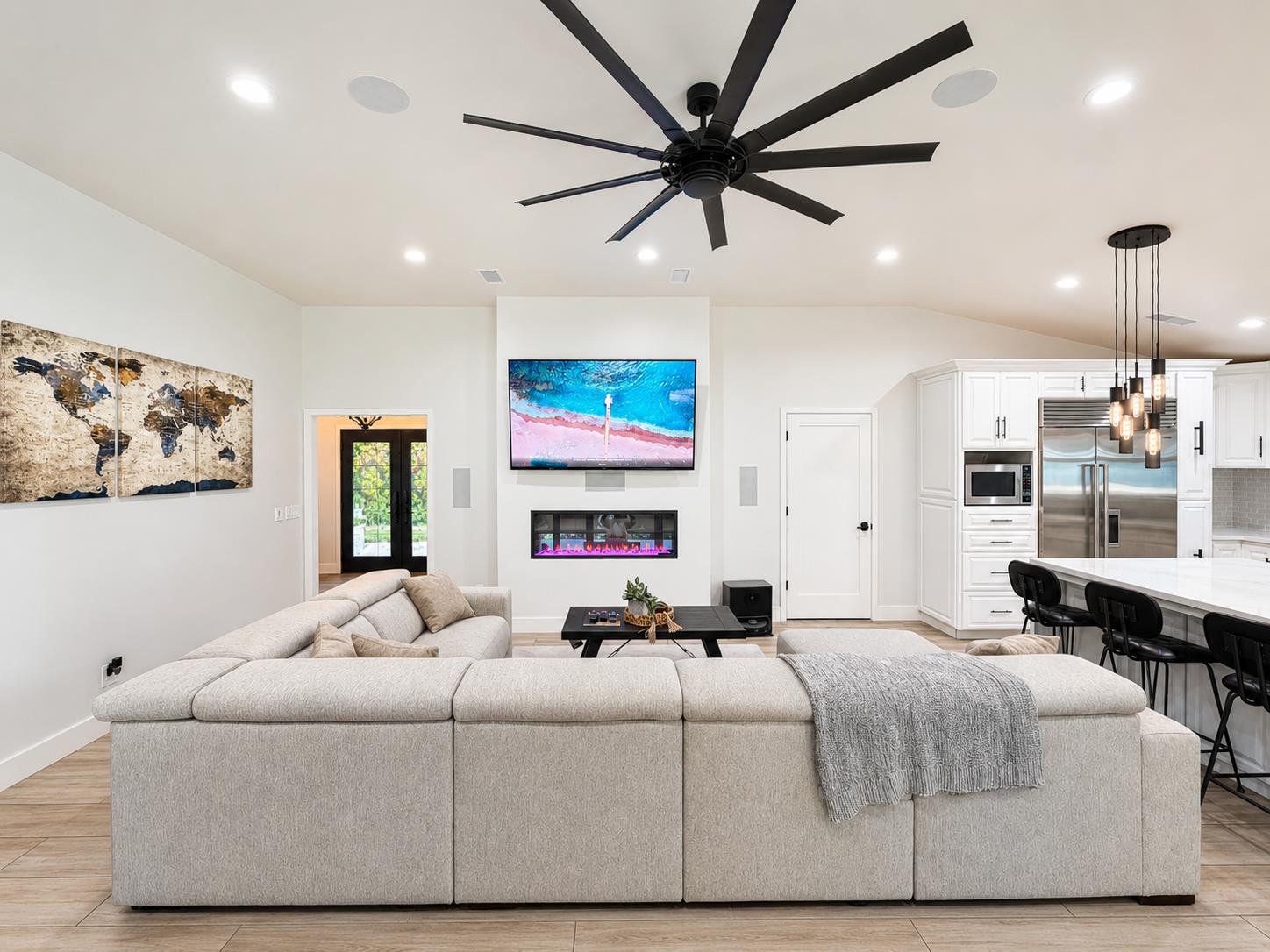 445 E Audubon Dr, Fresno, CA 93720