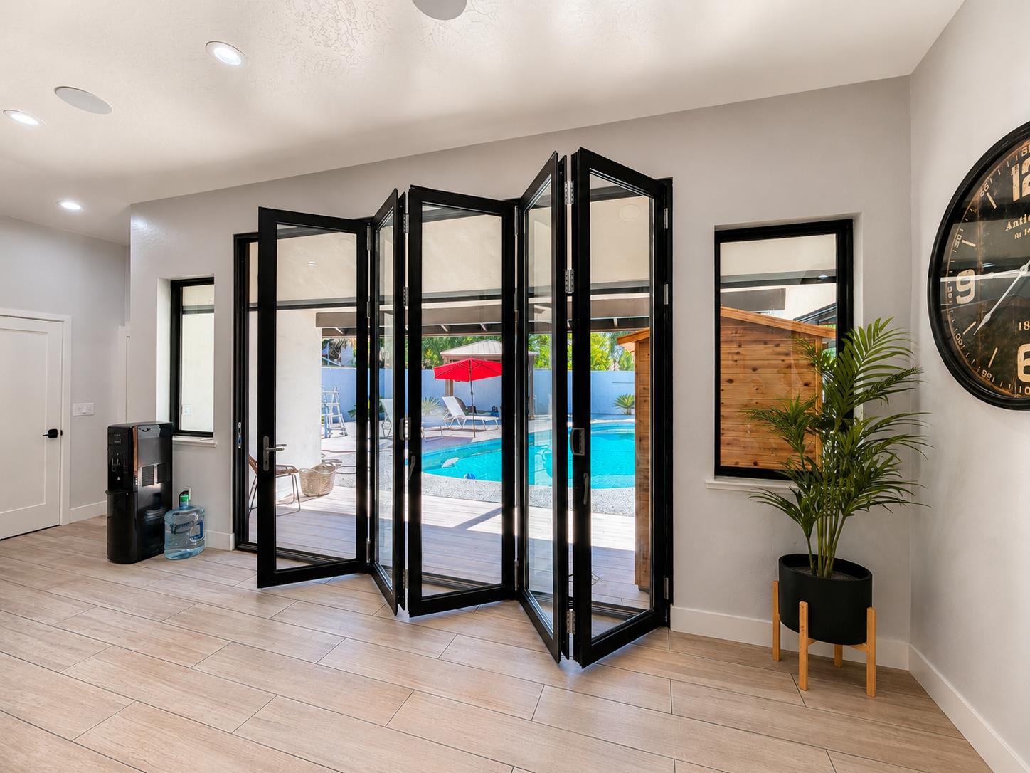 445 E Audubon Dr, Fresno, CA 93720