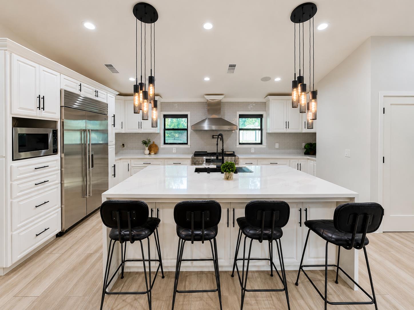 445 E Audubon Dr, Fresno, CA 93720