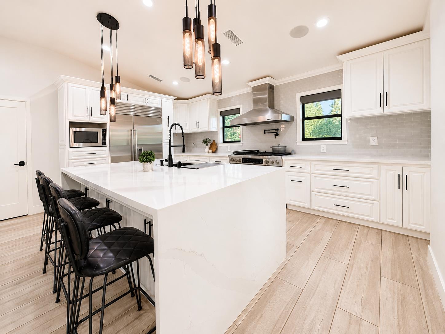 445 E Audubon Dr, Fresno, CA 93720