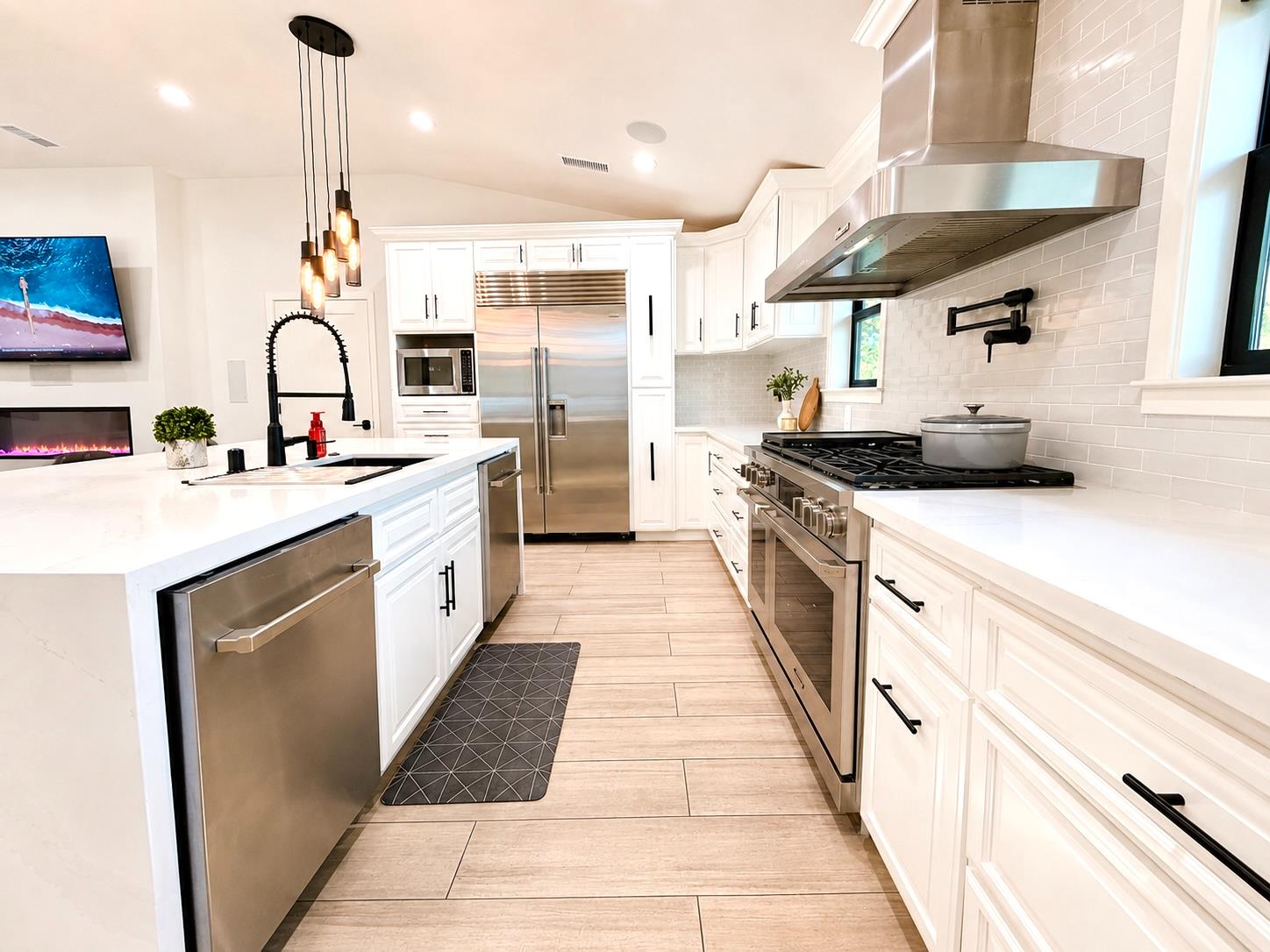 445 E Audubon Dr, Fresno, CA 93720
