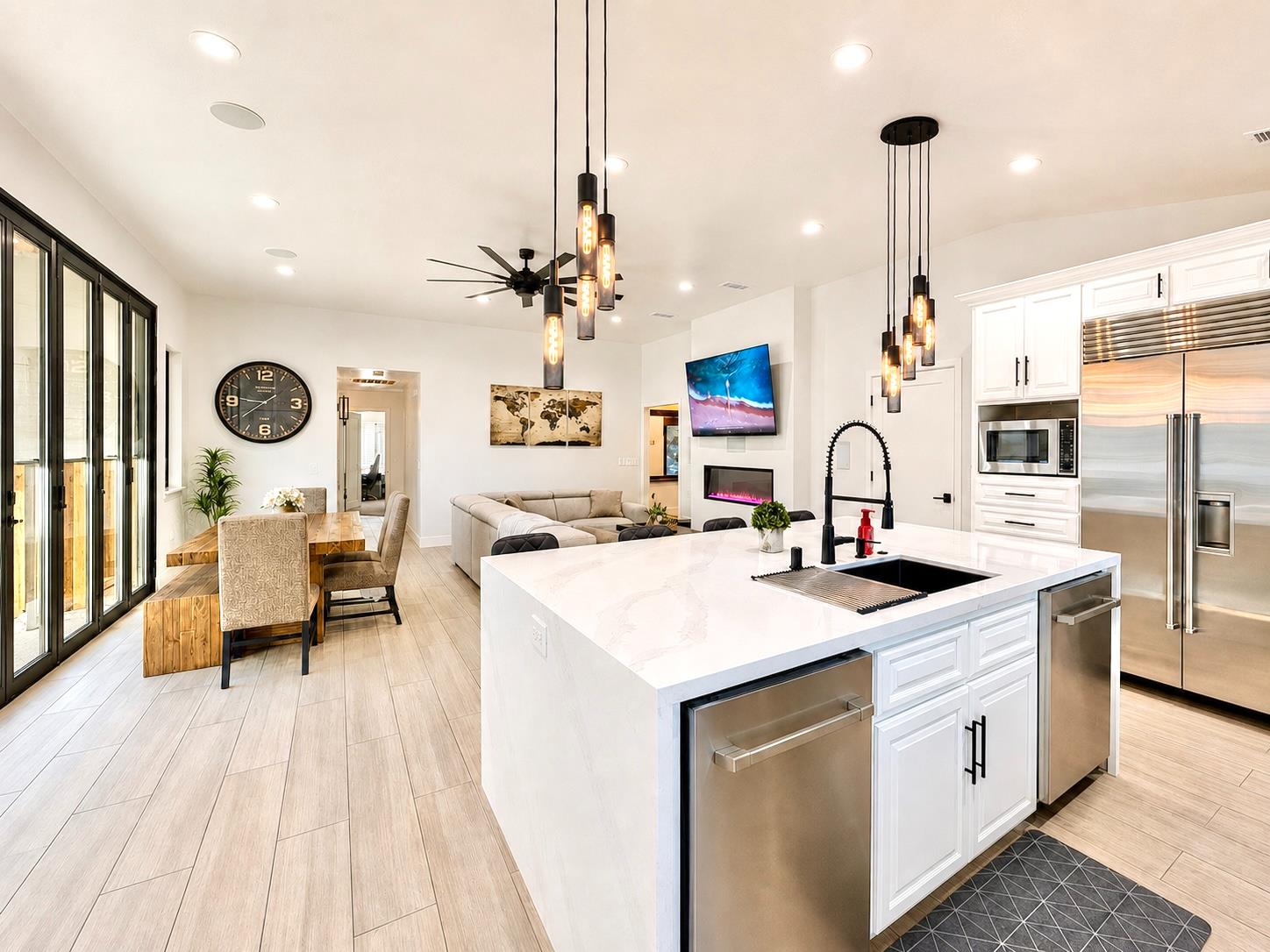 445 E Audubon Dr, Fresno, CA 93720