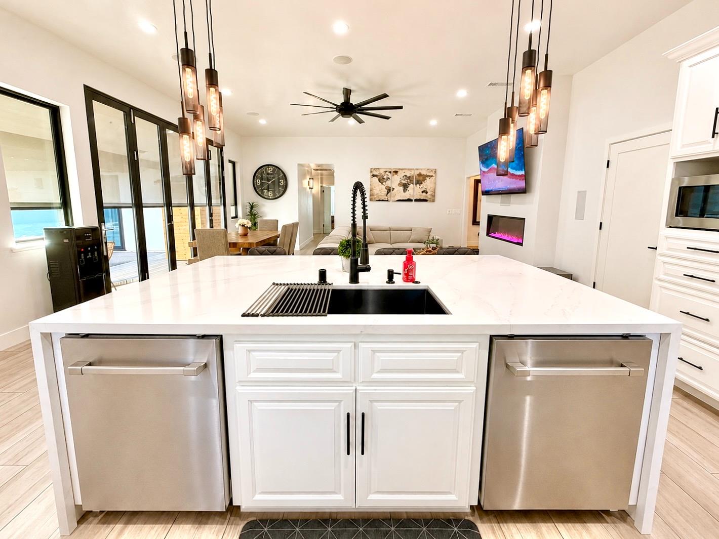 445 E Audubon Dr, Fresno, CA 93720