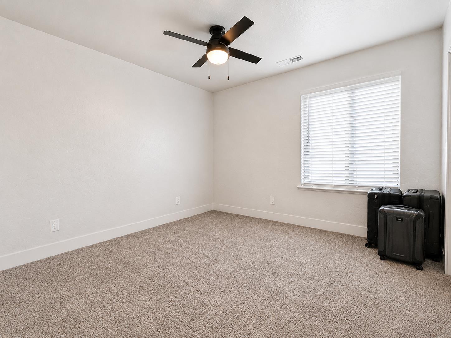 445 E Audubon Dr, Fresno, CA 93720