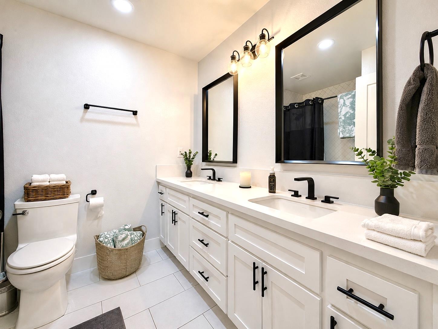 445 E Audubon Dr, Fresno, CA 93720