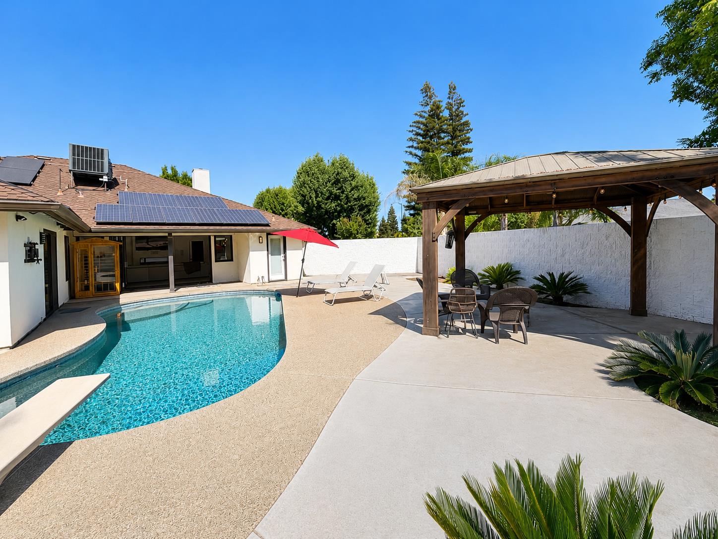 445 E Audubon Dr, Fresno, CA 93720