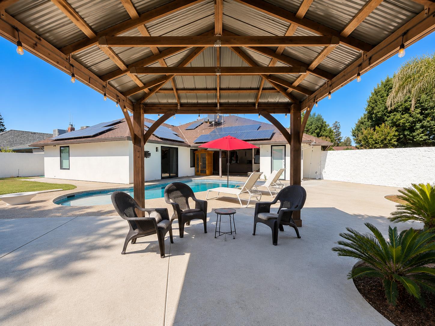 445 E Audubon Dr, Fresno, CA 93720