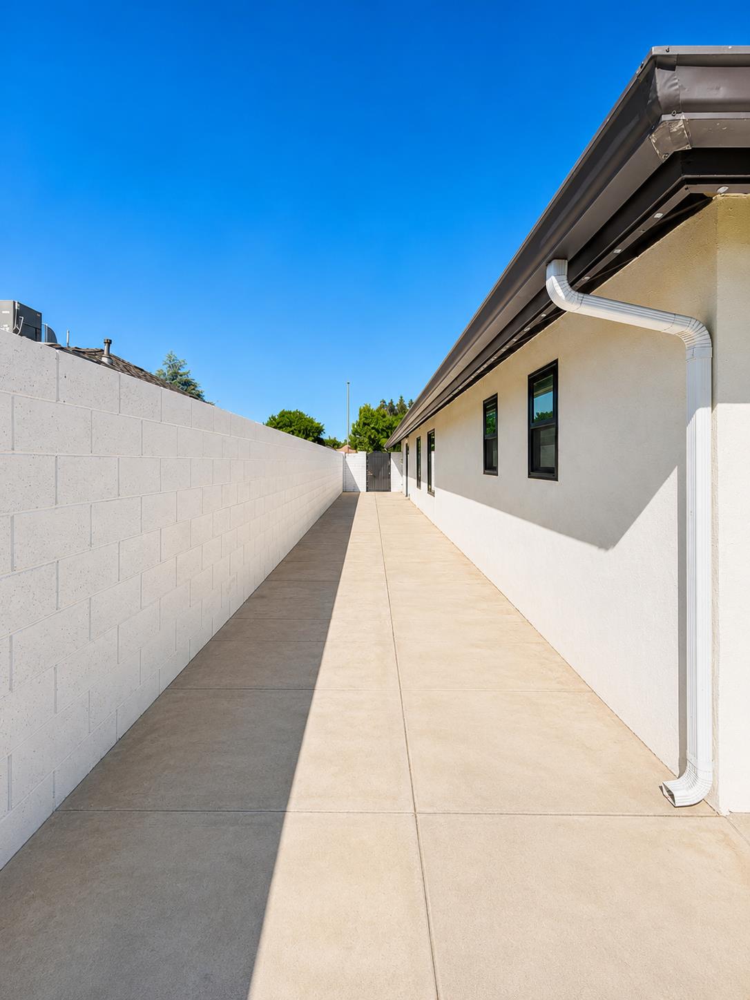 445 E Audubon Dr, Fresno, CA 93720