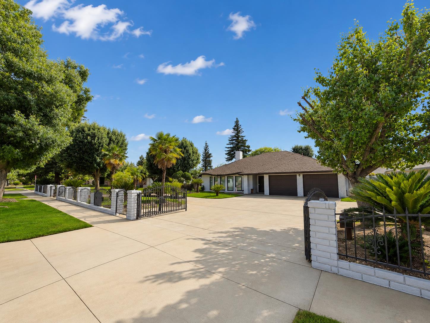 445 E Audubon Dr, Fresno, CA 93720