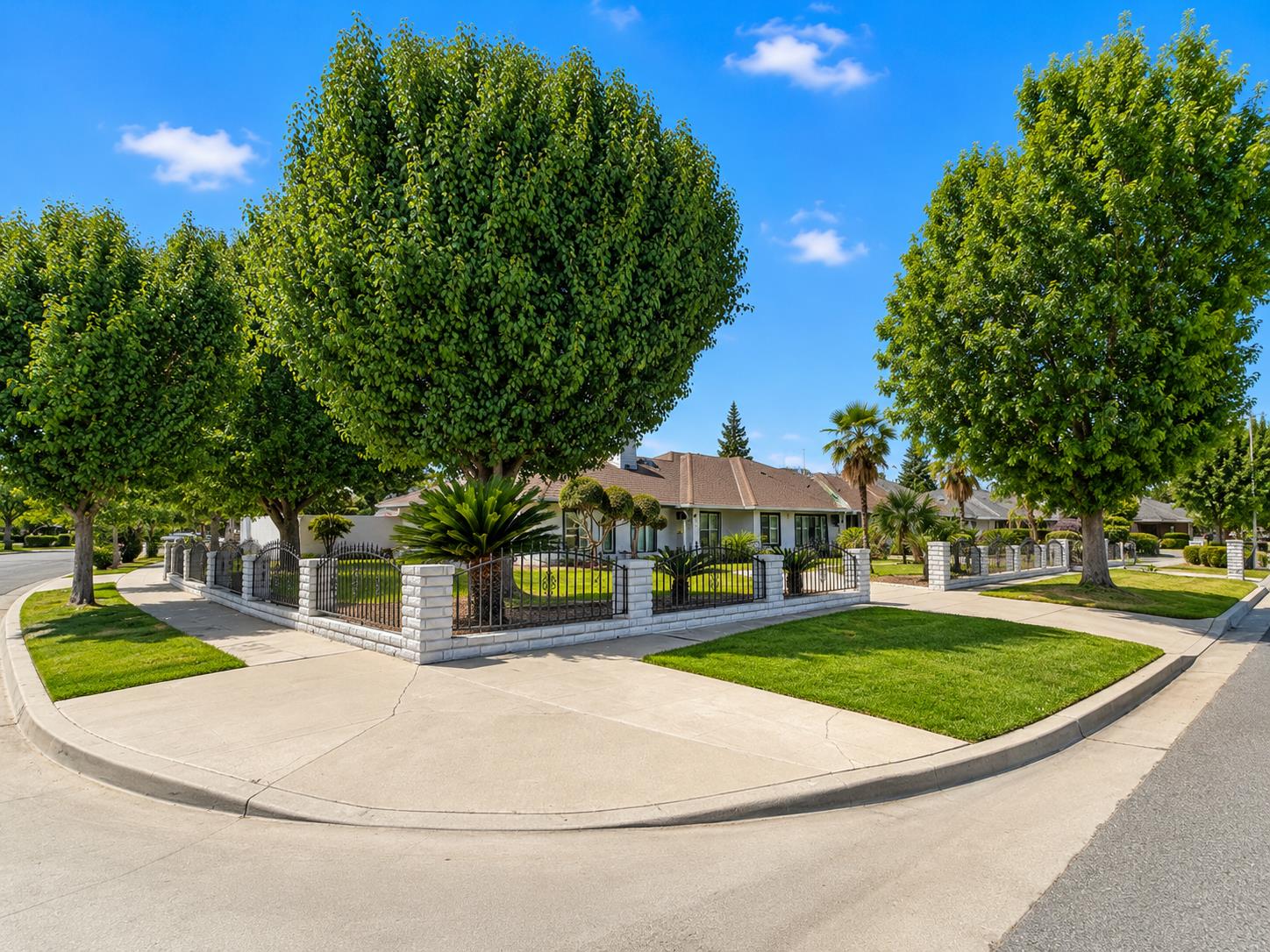 445 E Audubon Dr, Fresno, CA 93720