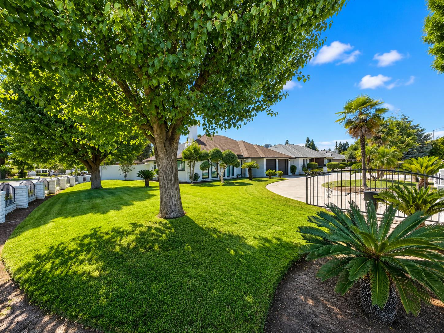 445 E Audubon Dr, Fresno, CA 93720