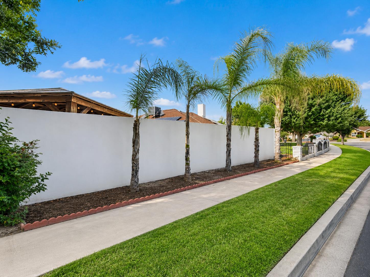 445 E Audubon Dr, Fresno, CA 93720