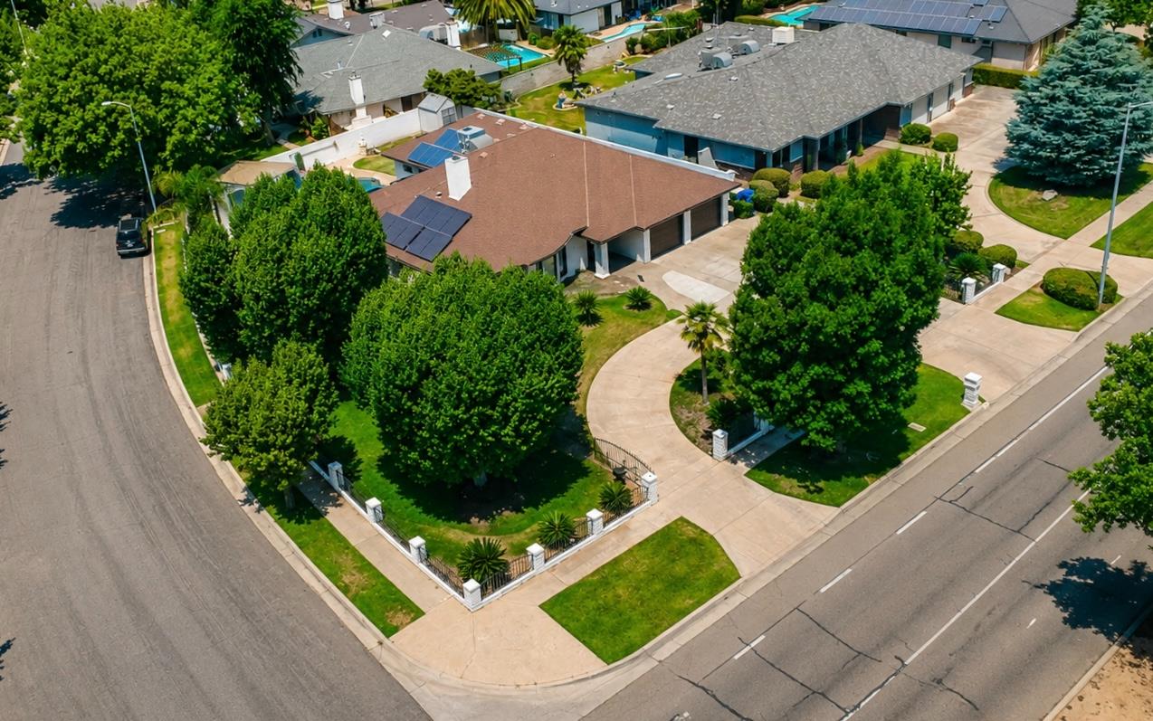 445 E Audubon Dr, Fresno, CA 93720