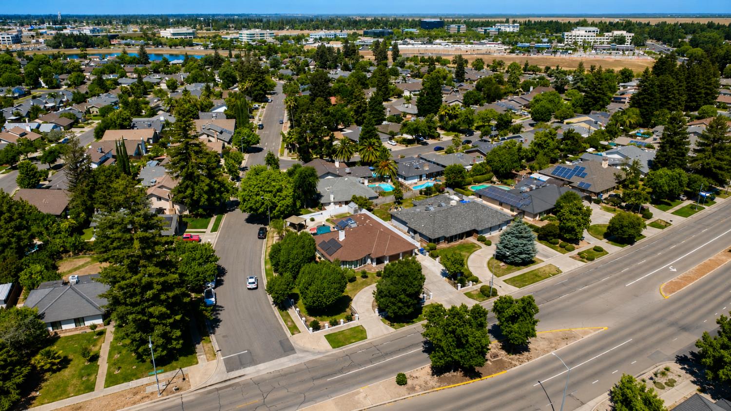 445 E Audubon Dr, Fresno, CA 93720