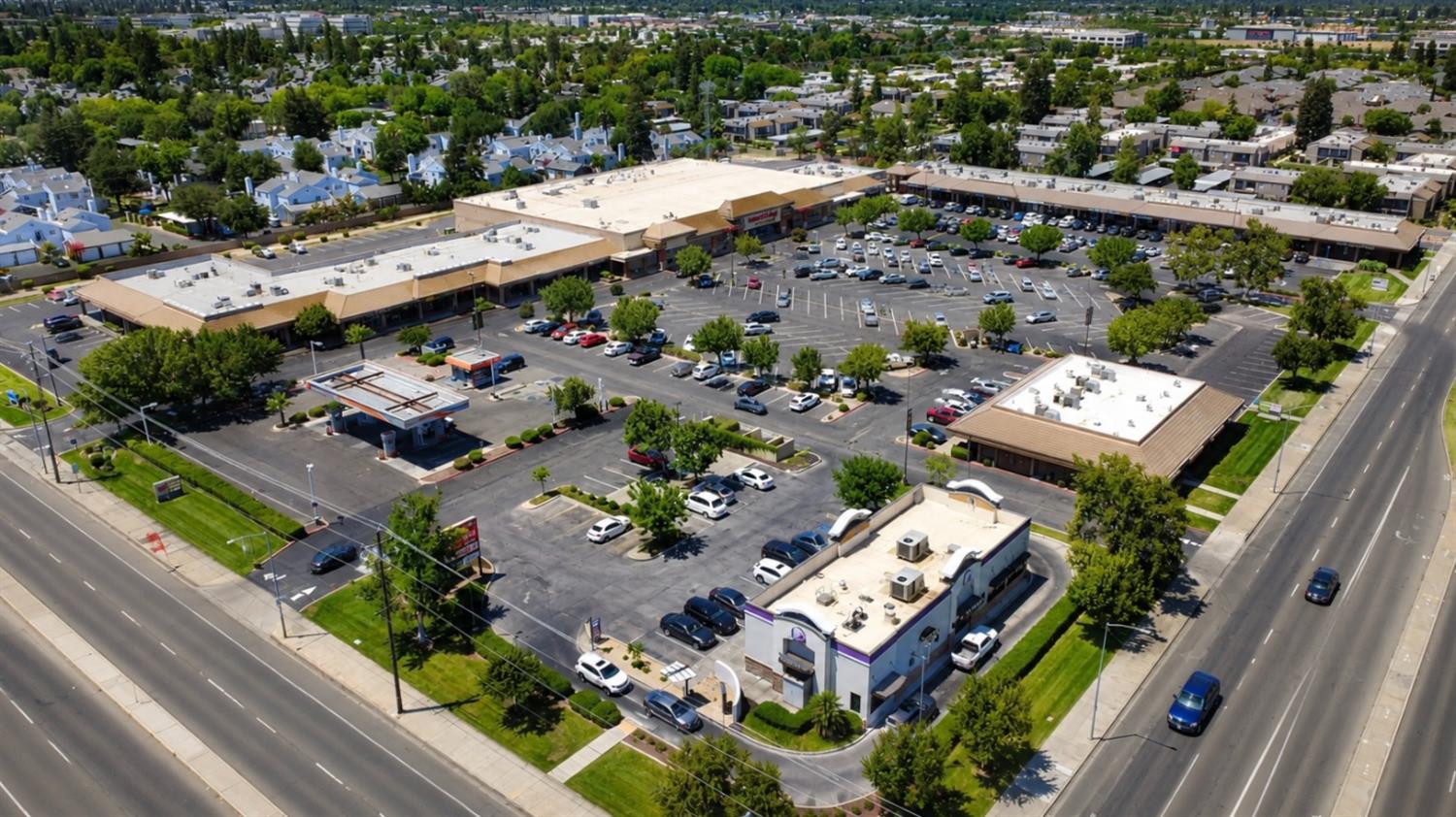 445 E Audubon Dr, Fresno, CA 93720