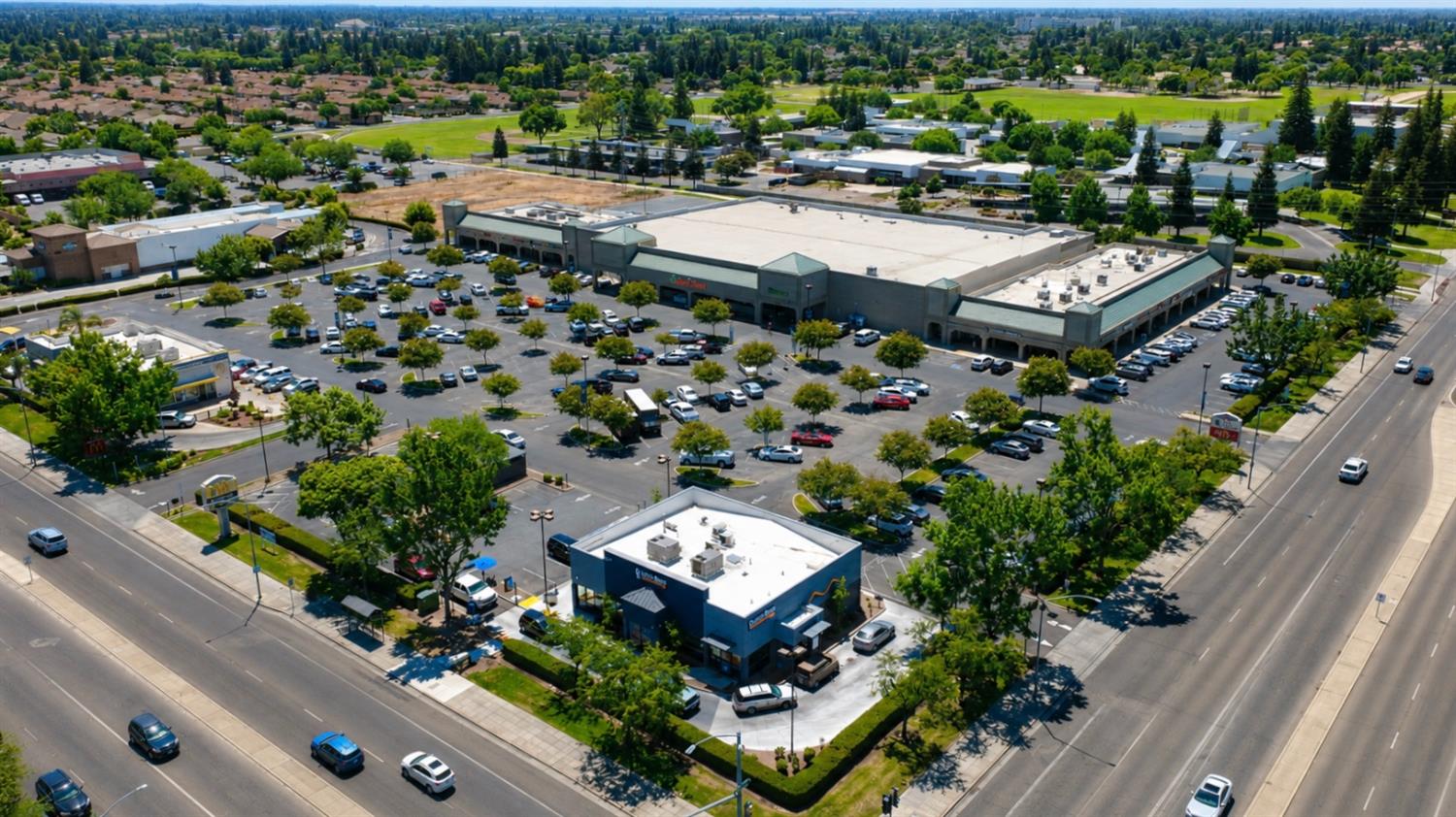 445 E Audubon Dr, Fresno, CA 93720