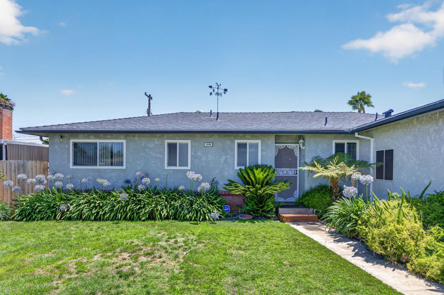 1641 Oxford Ave, Clovis, CA 93612