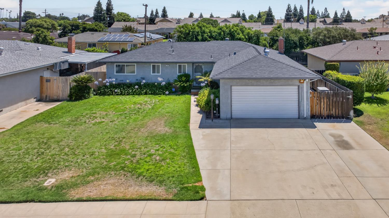 1641 Oxford Ave, Clovis, CA 93612