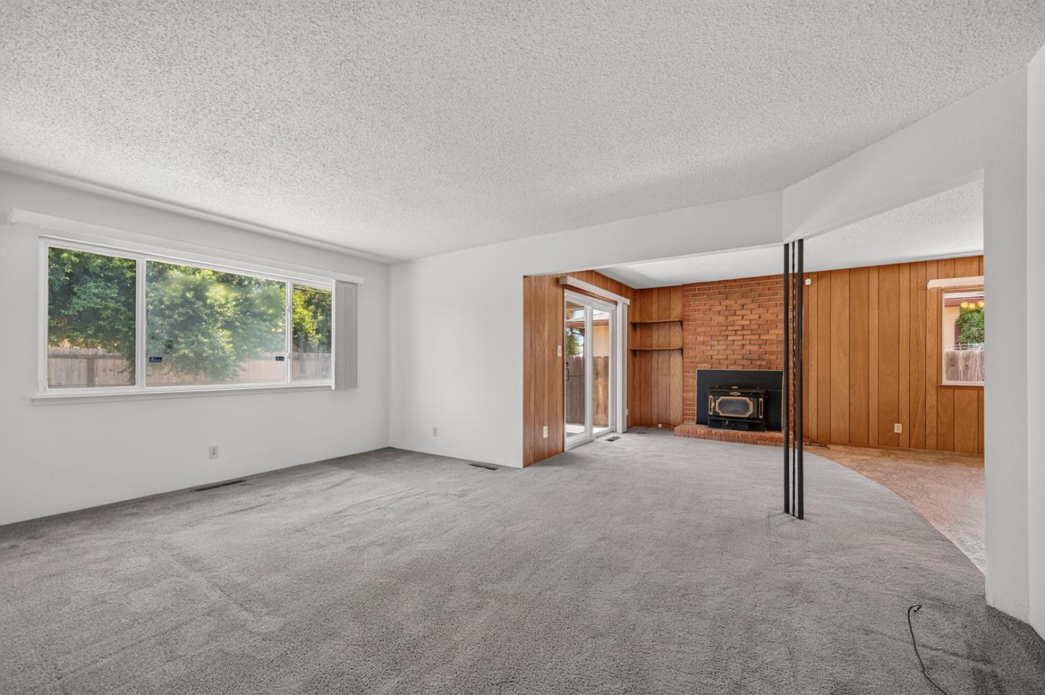 1641 Oxford Ave, Clovis, CA 93612