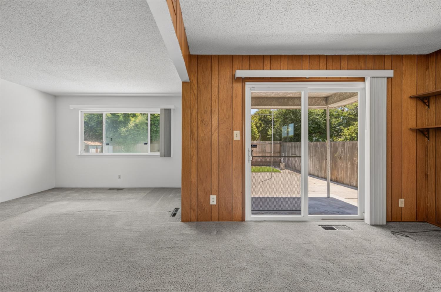1641 Oxford Ave, Clovis, CA 93612