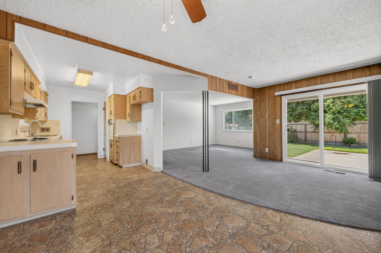 1641 Oxford Ave, Clovis, CA 93612