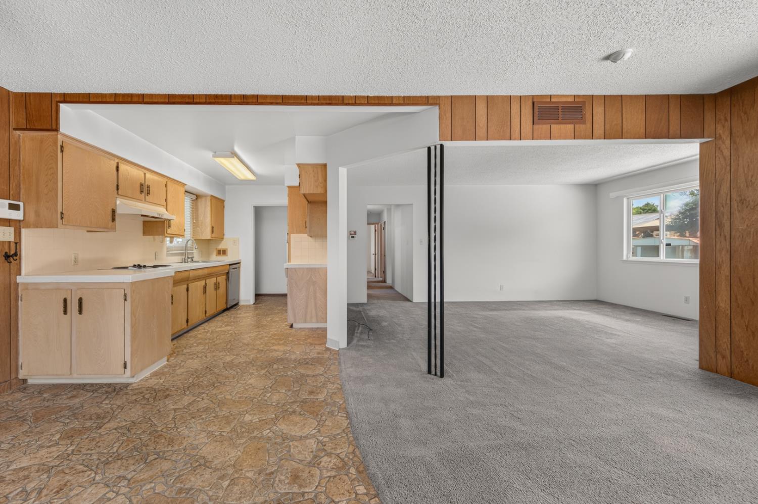 1641 Oxford Ave, Clovis, CA 93612