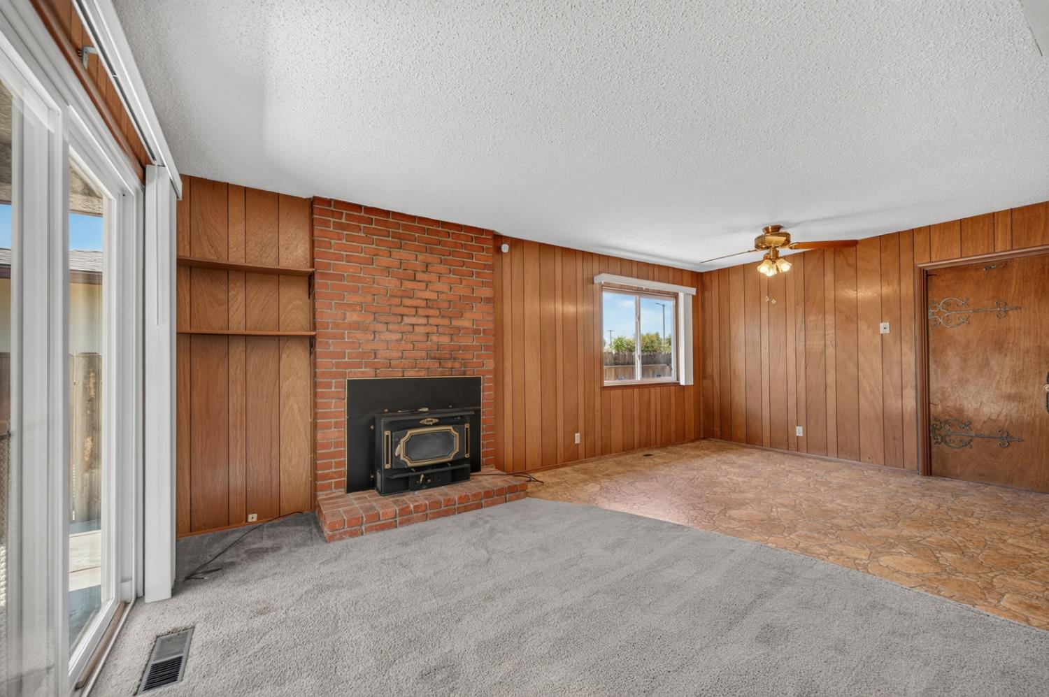 1641 Oxford Ave, Clovis, CA 93612