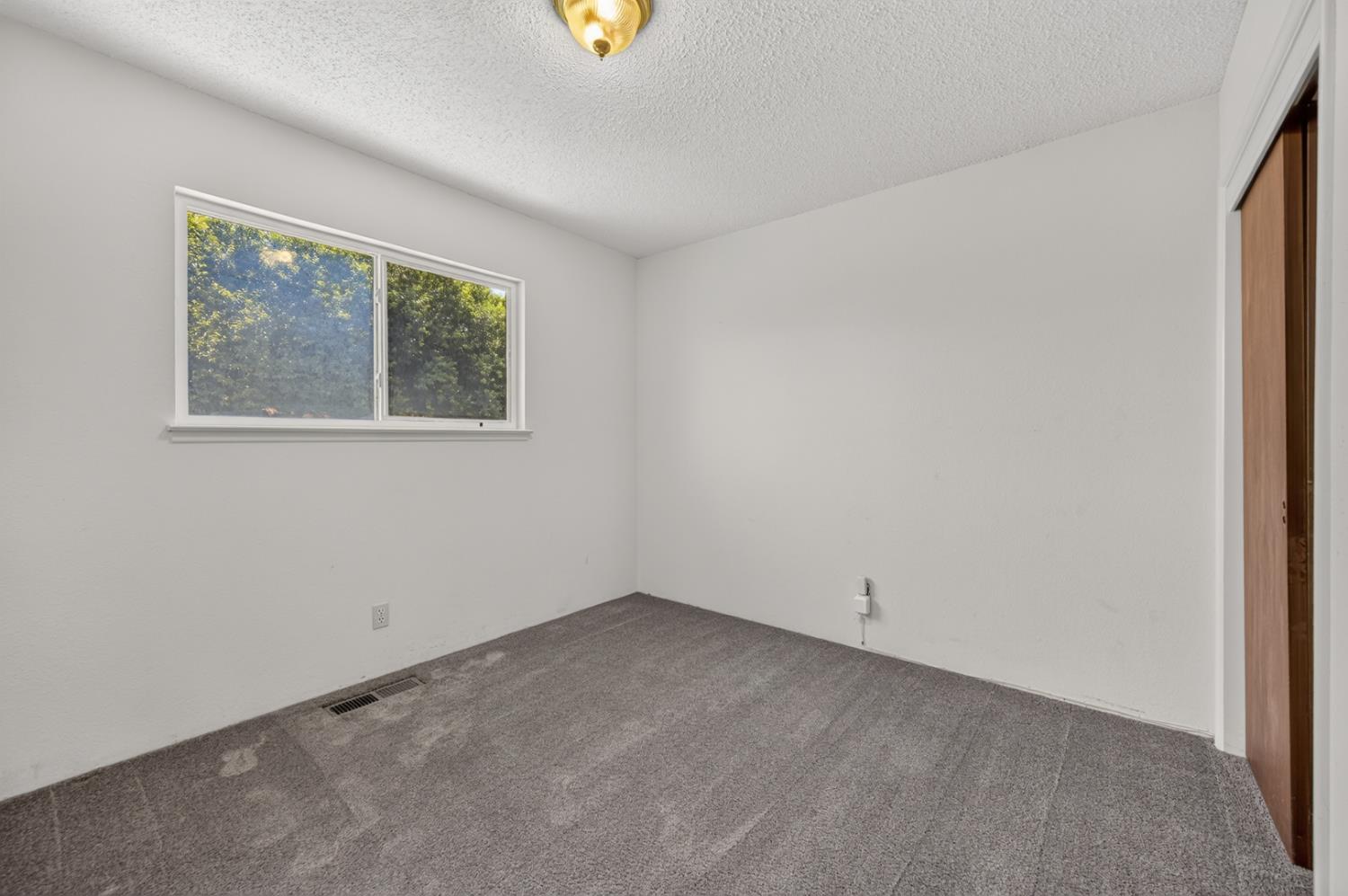 1641 Oxford Ave, Clovis, CA 93612