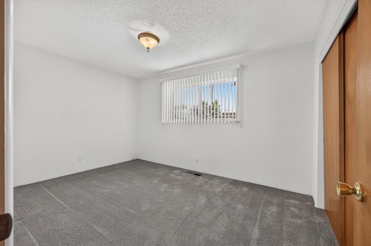 1641 Oxford Ave, Clovis, CA 93612