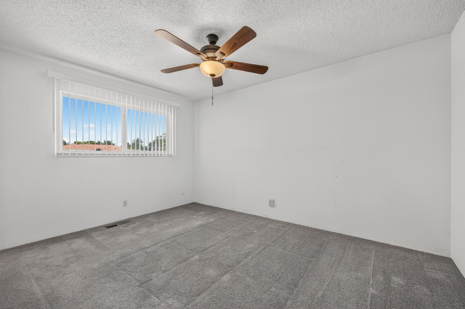 1641 Oxford Ave, Clovis, CA 93612