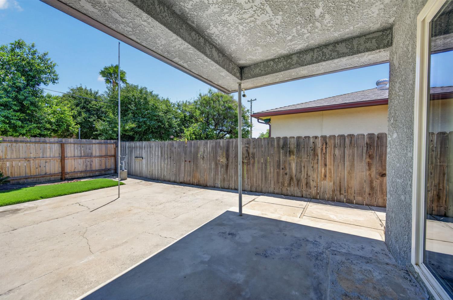 1641 Oxford Ave, Clovis, CA 93612