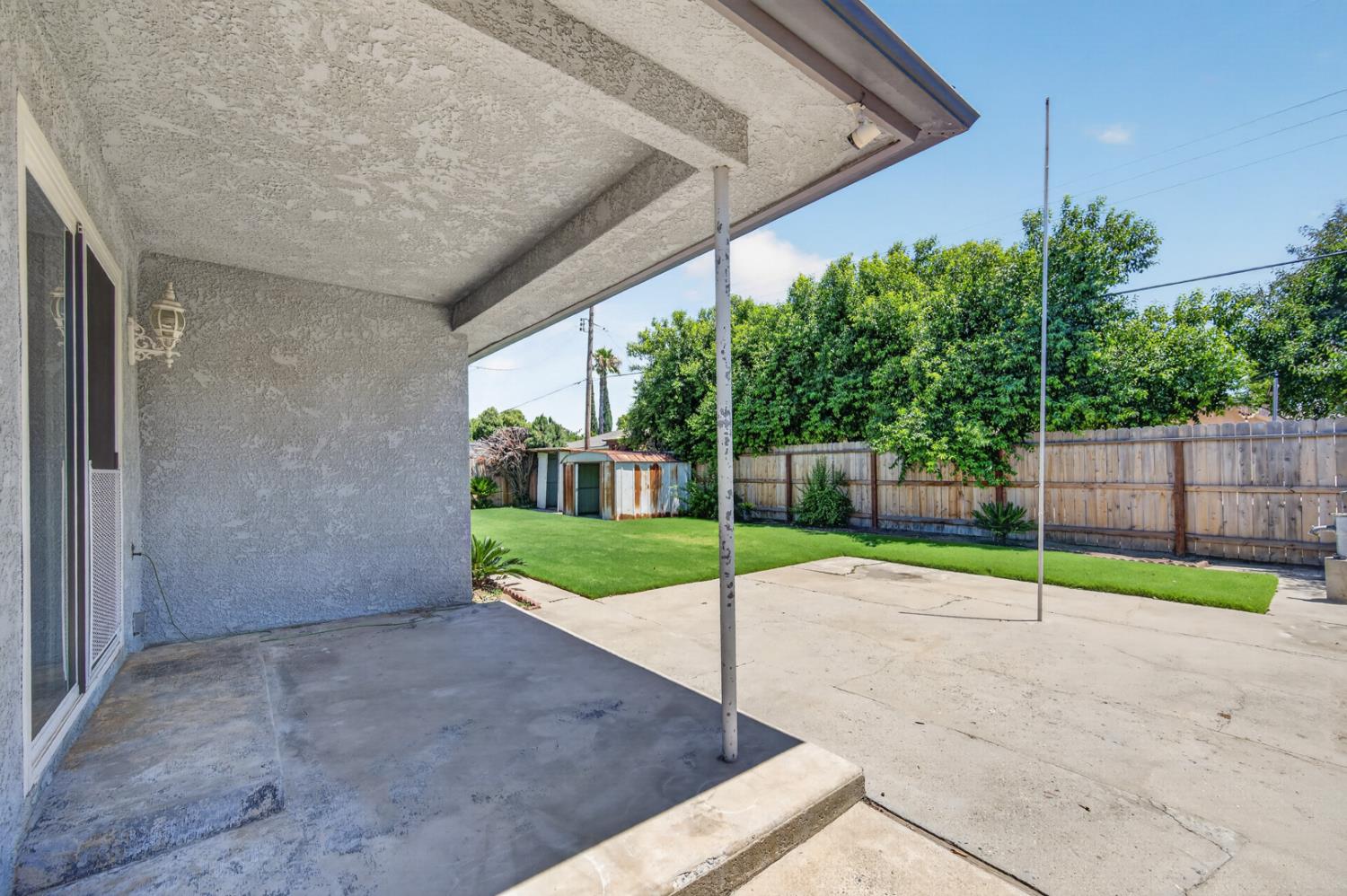 1641 Oxford Ave, Clovis, CA 93612