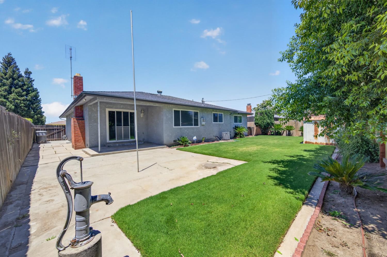 1641 Oxford Ave, Clovis, CA 93612