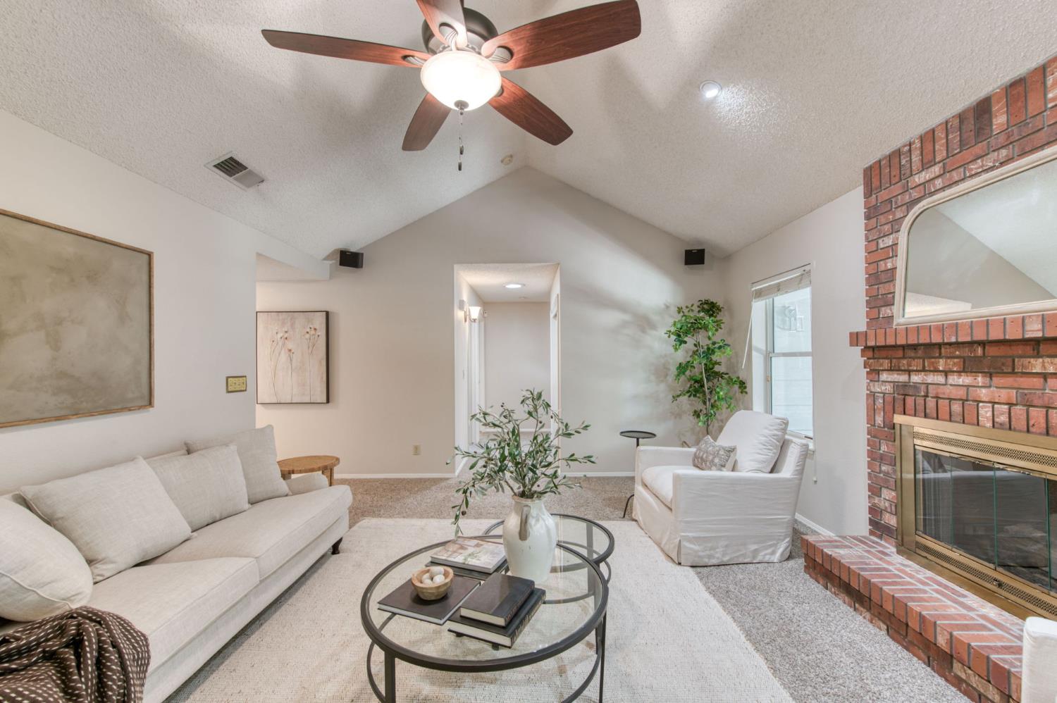 152 Karen Ave, Clovis, CA 93612