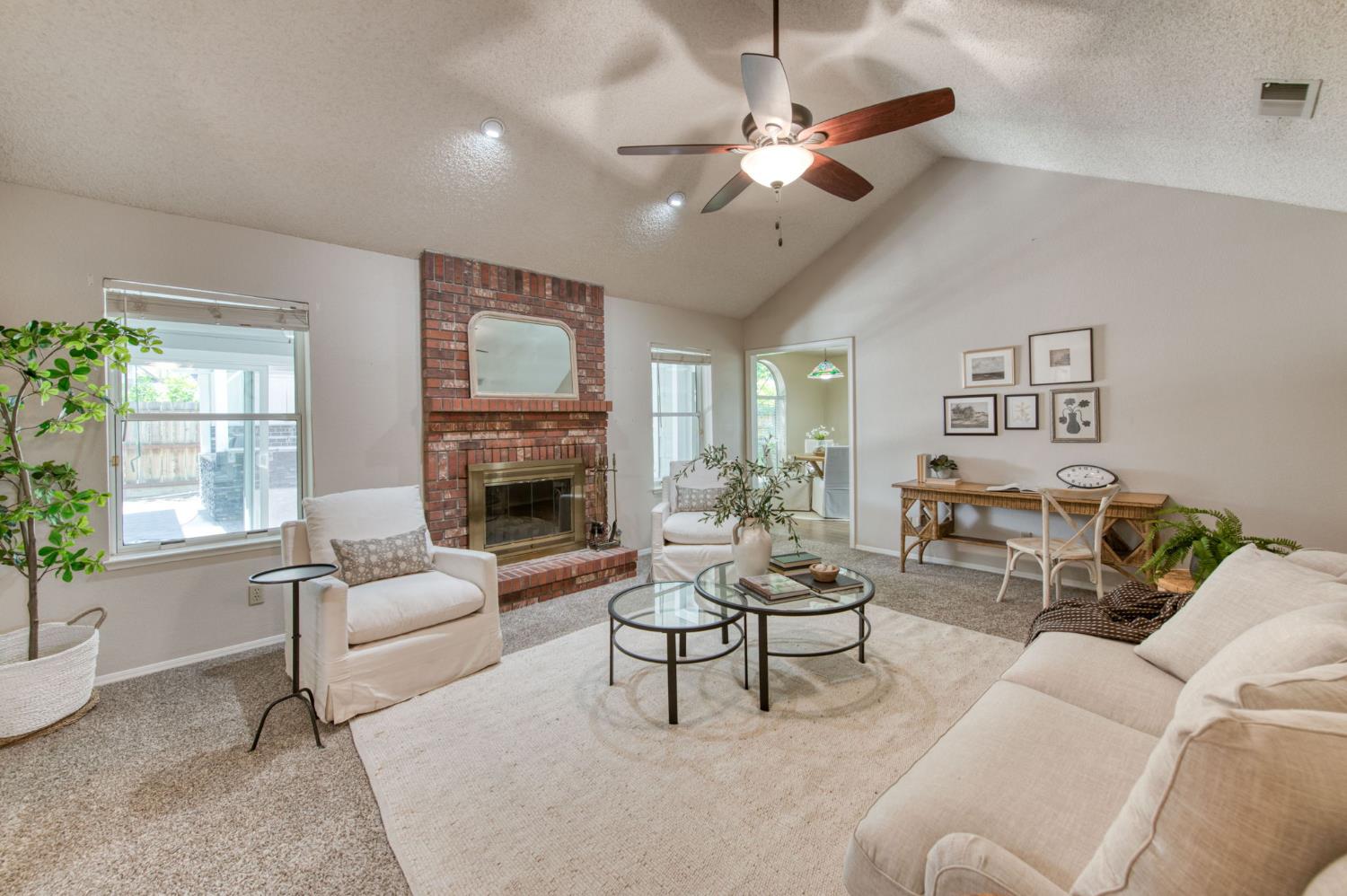 152 Karen Ave, Clovis, CA 93612