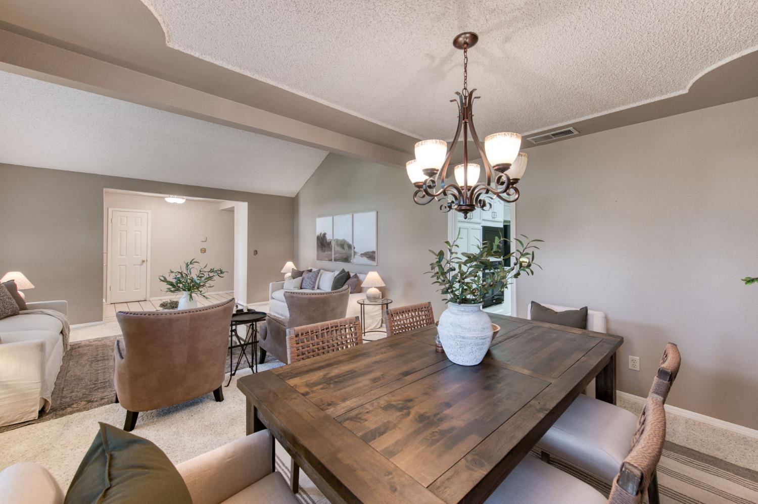 152 Karen Ave, Clovis, CA 93612