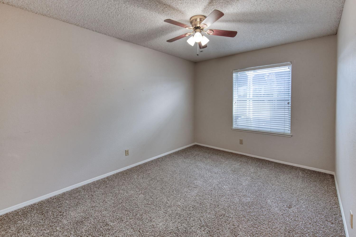152 Karen Ave, Clovis, CA 93612