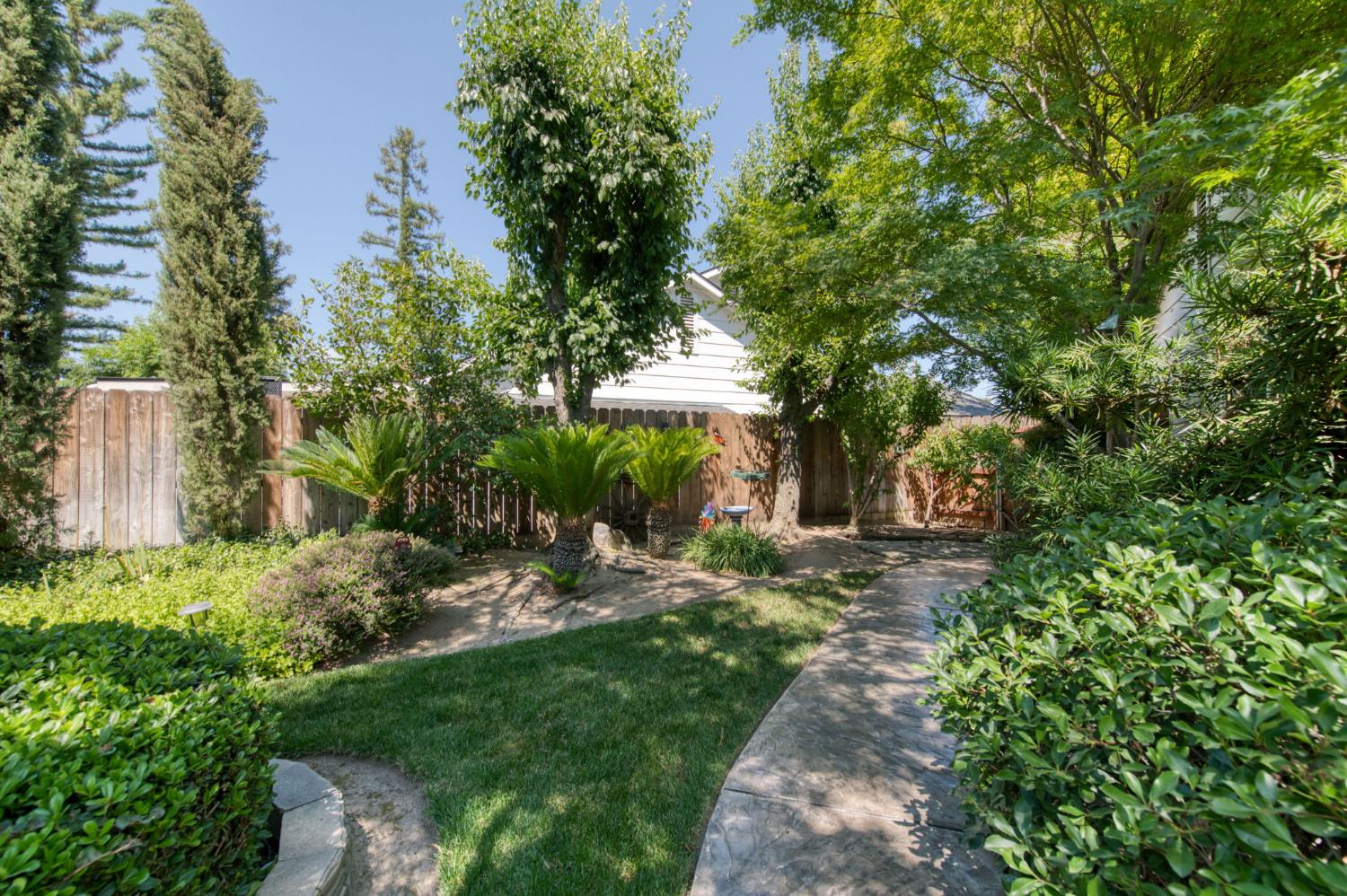 152 Karen Ave, Clovis, CA 93612