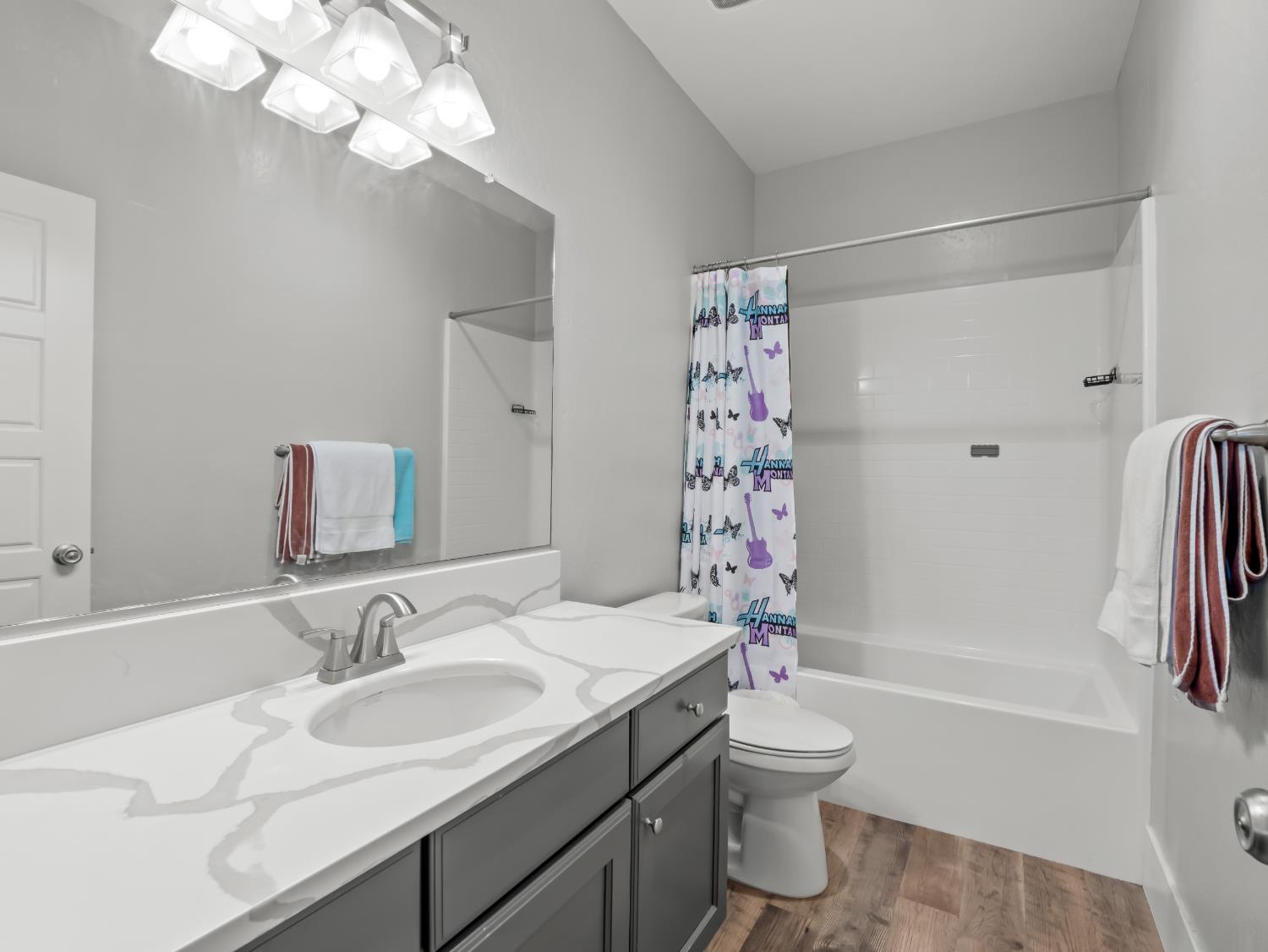 4477 Vineyard Dr, Madera, CA 93636