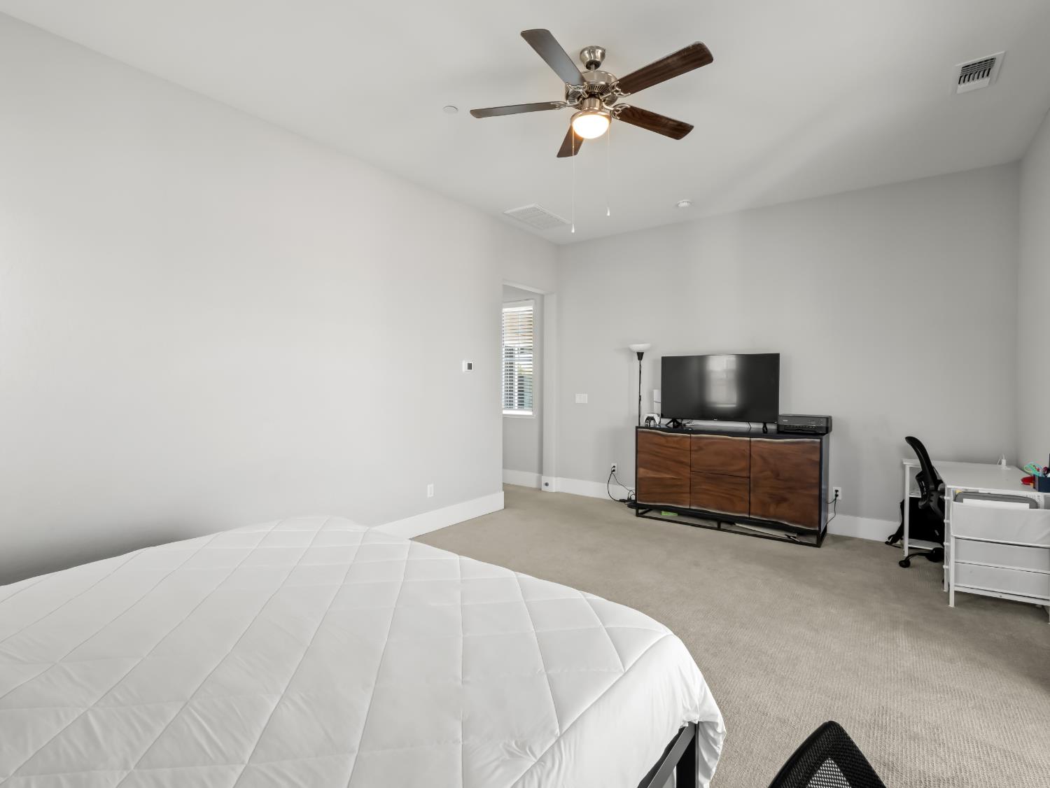 4477 Vineyard Dr, Madera, CA 93636