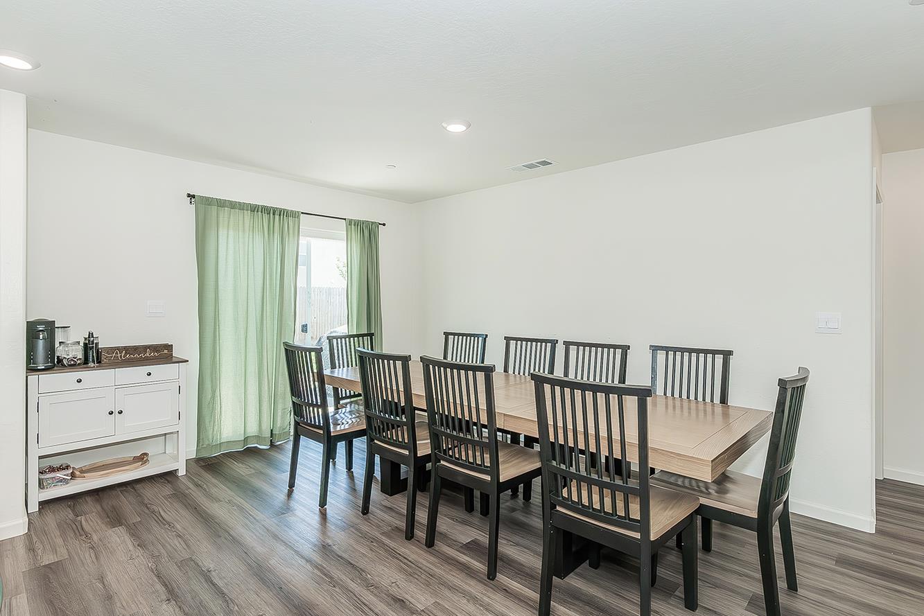 1105 E Packwood, Visalia, CA 93292